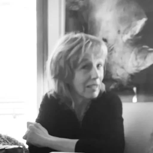 Interview de Lili Saint Laurent : La poésie sur scène pour raconter les formes précoces de la maladie de Parkinson